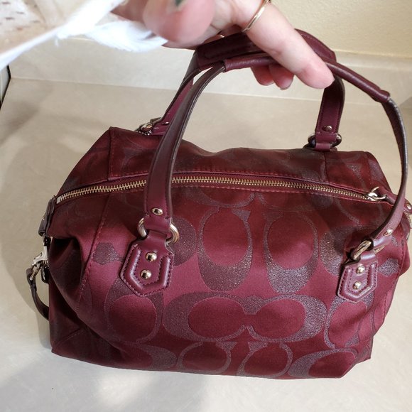 Like New Coach Campbell Signature C's Shoulder or Handbag m - Picture 4 of 12